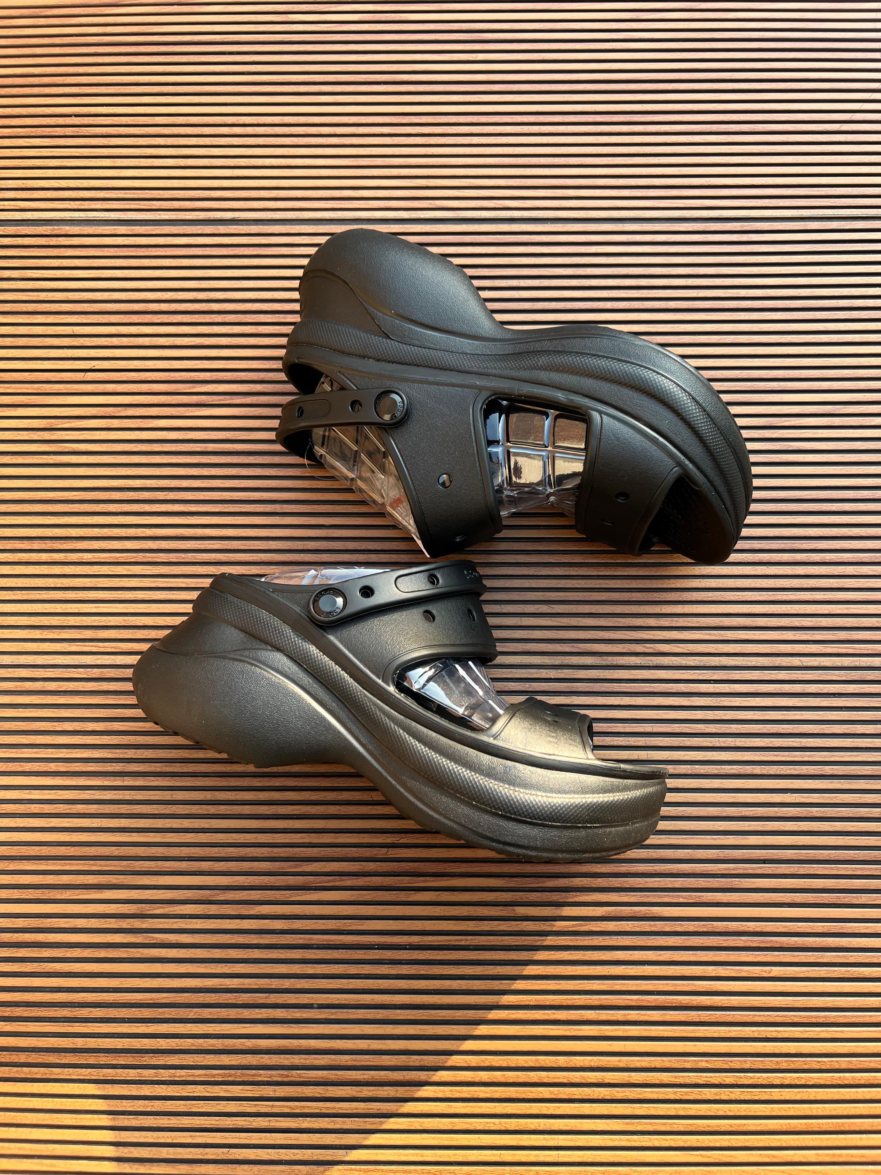 Crocs Classic Crush Sandals (Girls)