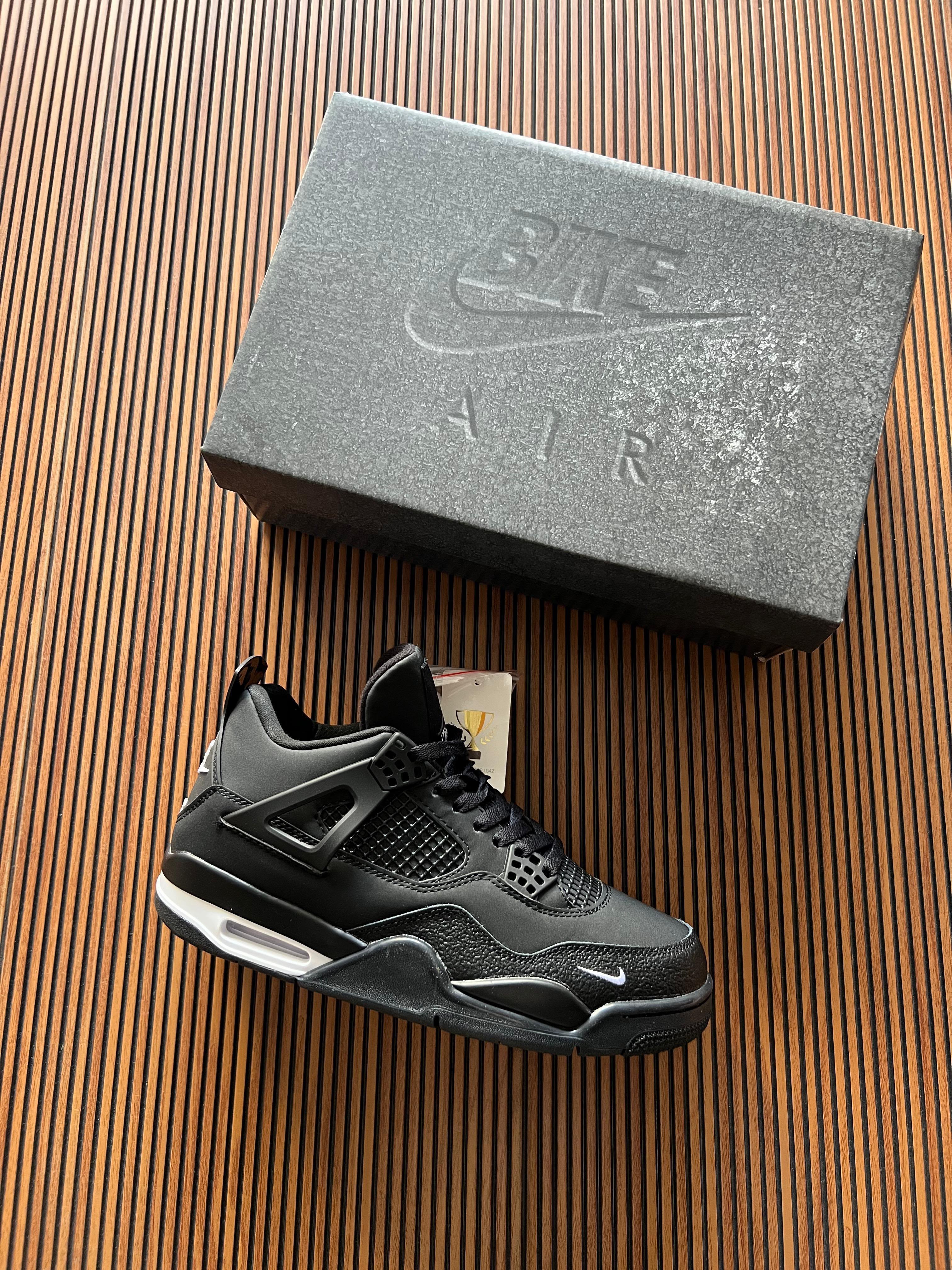 Jordan retro.4 BIKE UA