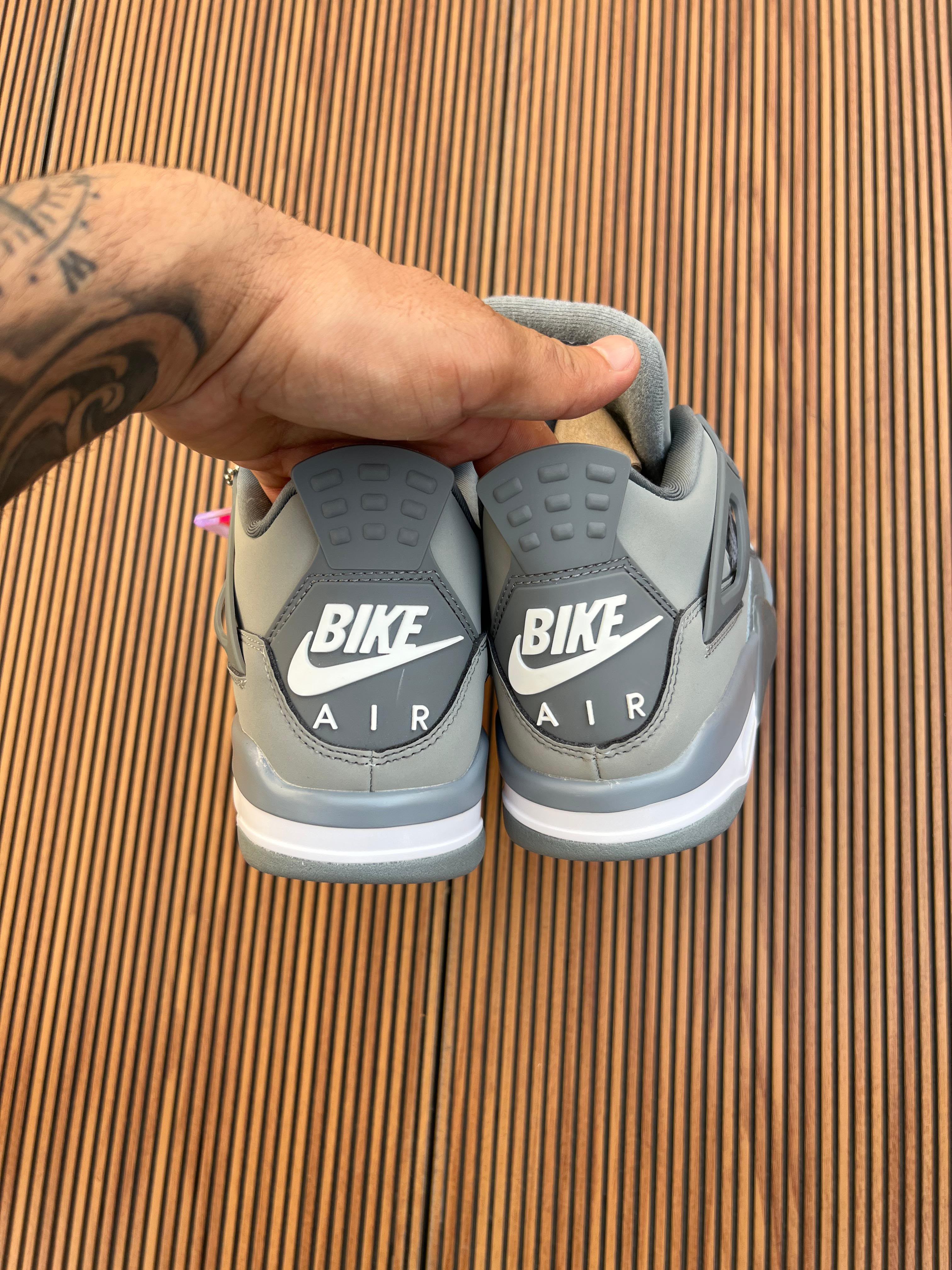 Jordan retro.4 BIKE UA