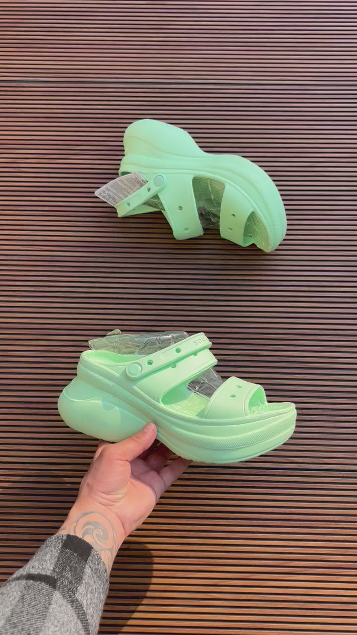 Crocs Classic Crush Sandals (Girls)